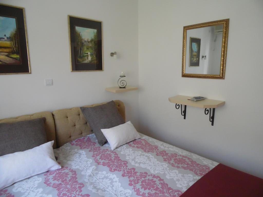 Apartments Slavica Jovanovic Sveti Stefan Rum bild