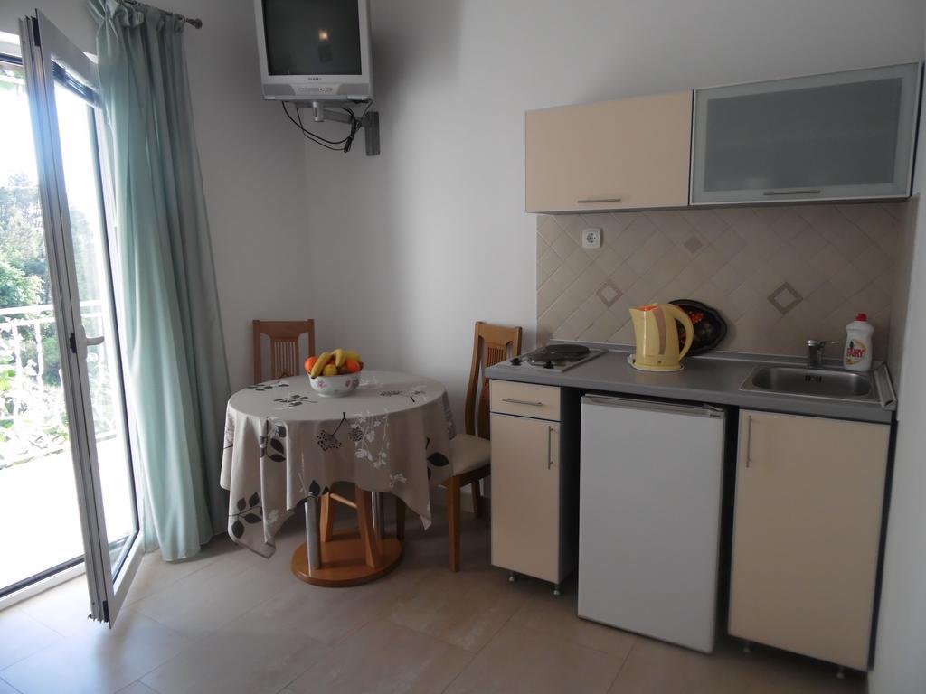 Apartments Slavica Jovanovic Sveti Stefan Rum bild