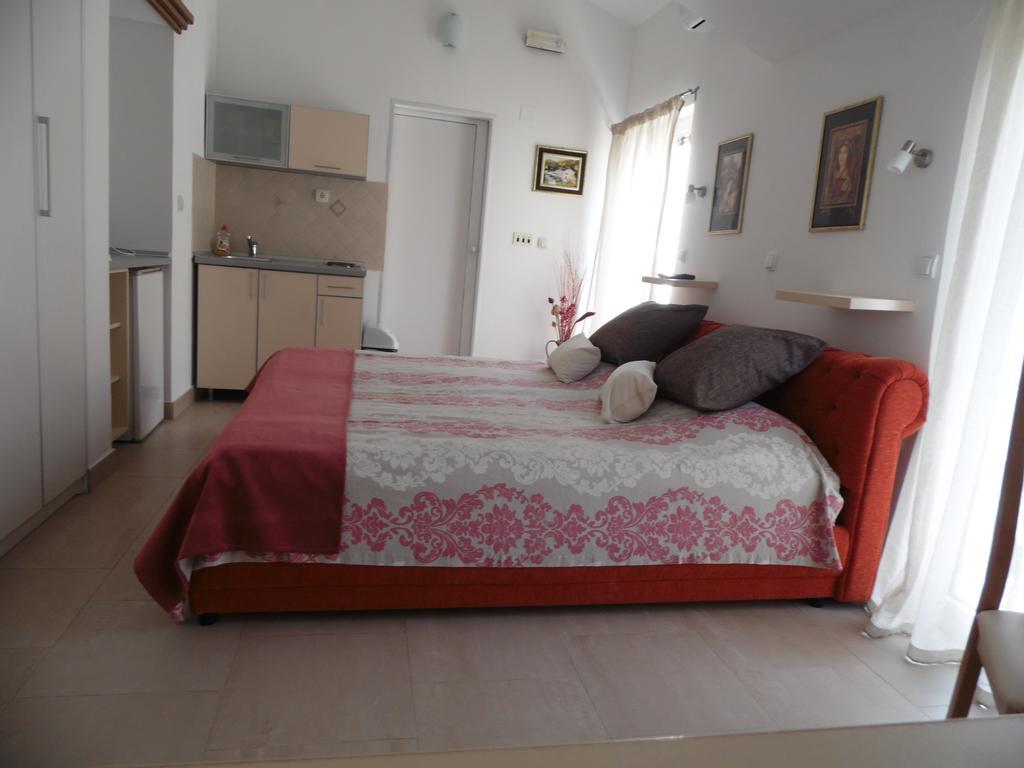 Apartments Slavica Jovanovic Sveti Stefan Rum bild
