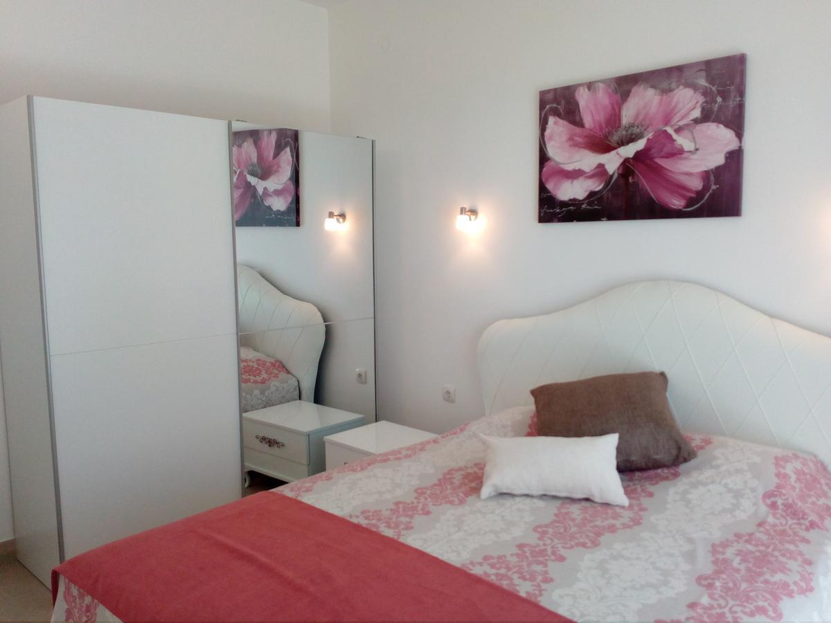 Apartments Slavica Jovanovic Sveti Stefan Exteriör bild